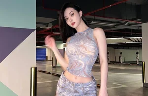 Famous Chinese Hot Mom Redefines Motherhood with Her Glamorous Fashion Style - image 6