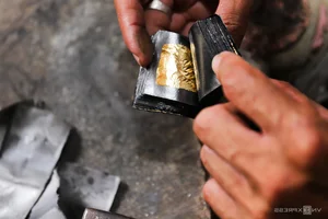 The Art of Gold Leaf: A Four-Generation Family Legacy in Hanoi - image 6