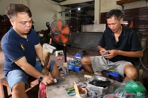 The Art of Gold Leaf: A Four-Generation Family Legacy in Hanoi - image 0