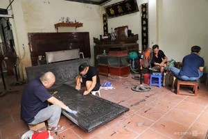 The Art of Gold Leaf: A Four-Generation Family Legacy in Hanoi - image 7