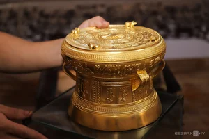 The Art of Gold Leaf: A Four-Generation Family Legacy in Hanoi - image 8