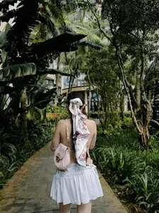Joyce Pham Redefines Maternity Beach Style - image 12