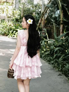 Joyce Pham Redefines Maternity Beach Style - image 2