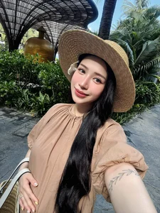Joyce Pham Redefines Maternity Beach Style - image 6