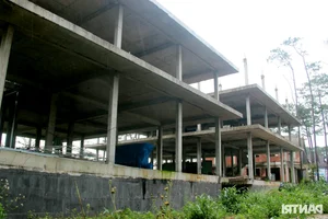 The Mysterious Abandoned Villas Hidden Deep Within the Misty Forests of Mang Den - image 0