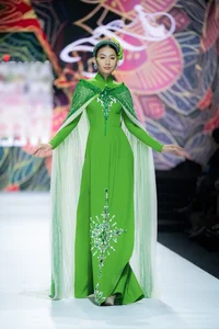 Khanh Van and Minh Tu Deliver Epic Catwalk as Ao Dai Vedettes - image 12