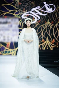 Khanh Van and Minh Tu Deliver Epic Catwalk as Ao Dai Vedettes - image 7
