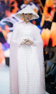 Khanh Van and Minh Tu Deliver Epic Catwalk as Ao Dai Vedettes - image 0