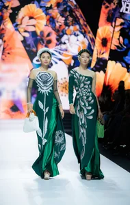 Khanh Van and Minh Tu Deliver Epic Catwalk as Ao Dai Vedettes - image 5