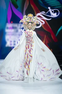 Khanh Van and Minh Tu Deliver Epic Catwalk as Ao Dai Vedettes - image 11