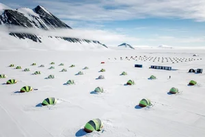Life in the Extreme: What Antarctica’s Crimson Blood Falls Teaches Us About Alien Worlds - image 1