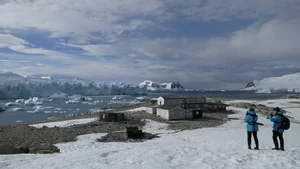 Life in the Extreme: What Antarctica’s Crimson Blood Falls Teaches Us About Alien Worlds - image 0