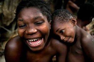 Master Hunters: The Extraordinary Survival Skills of Africa's Small-Stature Tribes - image 3