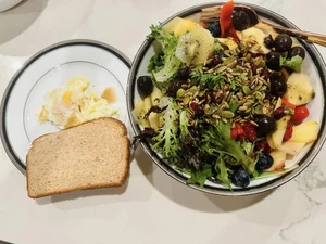 Singer Maya Embraces Peaceful Life and Simple Home-Cooked Meals - image 0
