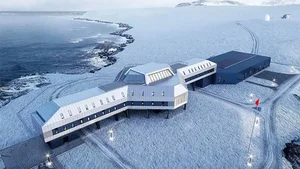 Exploring the Massive 5,000m2 Ice Fortress in China's Extreme Cold - image 5