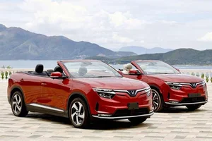 A Moment of Pride: Billionaire Pham Nhat Vuong Drives VinFast VF8 at Son's Wedding - image 5