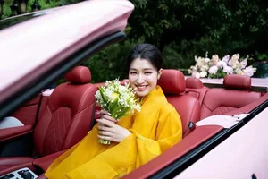 A Moment of Pride: Billionaire Pham Nhat Vuong Drives VinFast VF8 at Son's Wedding - image 3