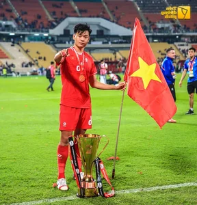 Vietnam Players 'Flex' as They Sleep with the Championship Trophy - image 1