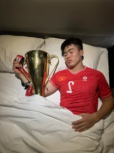 Vietnam Players 'Flex' as They Sleep with the Championship Trophy - image 2
