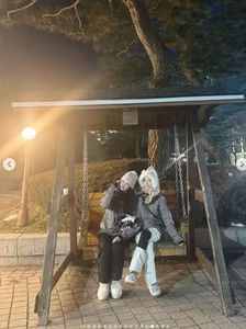 Netizens Stunned by the Stunning Visuals of Popular Female Idol’s Younger Sister - image 0