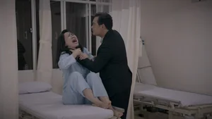 Stunning Portrait of Actor Truong Minh Cuong Beautiful Mother - image 3