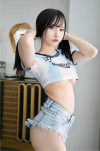 Stunning Japanese Beauty Yuri Itsuki - Exclusive Photo Gallery - image 21