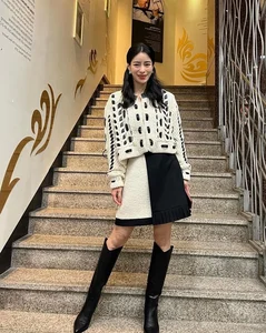 Ji Yeon's Street Style: The Everyday Fashion of South Korea's Screen Icon - image 6