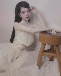 Stunning Dak Nong Beauty Captivates in Traditional Ao Yem by Lotus Pond - image 2