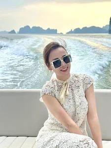 Phuong Oanh Radiant Beauty During Her Twin Pregnancy Journey - image 7