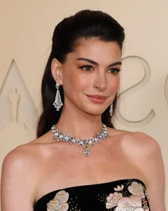 Anne Hathaway Age-Defying Beauty Secrets: Diet and Wellness Tips - image 6