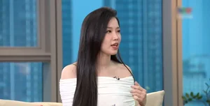 VTV’s Chuyen Dong 24h Host Captivates Fans with Stunning Off-Screen Fashion - image 4