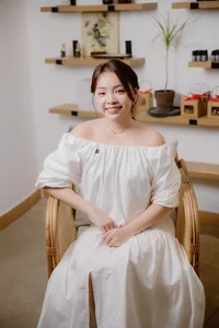 Trinh Pham Reveals Expert Secrets for Achieving Dreamy, Professional Social Media Photos - image 2
