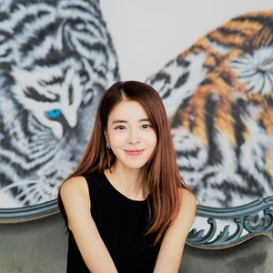 The Stunning and Timeless Fashion Style of Glass Slippers Actress Kim Gyu-ri - image 10