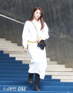 The Stunning and Timeless Fashion Style of Glass Slippers Actress Kim Gyu-ri - image 6