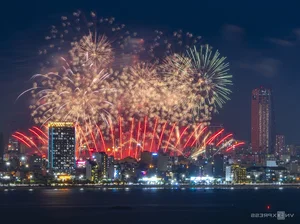 South Korean Fireworks Team Lights Up Da Nang Sky for the First Time - image 2