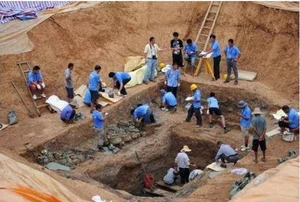 Mysterious Ancient Tomb Revealed After Hill Shakes for Nights - image 6