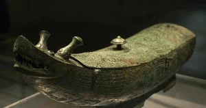 Mysterious Ancient Tomb Revealed After Hill Shakes for Nights - image 3