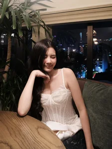MC Quyen Linh's Youngest Daughter Stuns at 17 - image 4