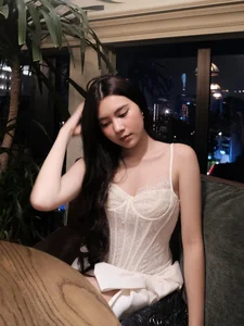MC Quyen Linh's Youngest Daughter Stuns at 17 - image 5