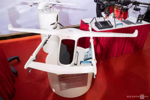 Experts and Guests Admire Made-in-Vietnam UAV at Technology Exhibition - image 7