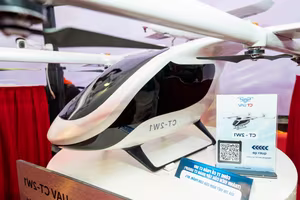 Experts and Guests Admire Made-in-Vietnam UAV at Technology Exhibition - image 0