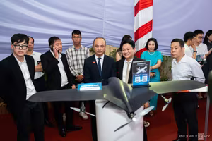 Experts and Guests Admire Made-in-Vietnam UAV at Technology Exhibition - image 6