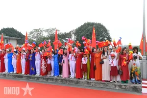 Vietnam and China Commemorate Border Defense Friendship Exchange to Strengthen Ties - image 2