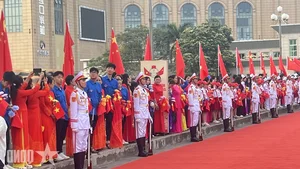 Vietnam and China Commemorate Border Defense Friendship Exchange to Strengthen Ties - image 3