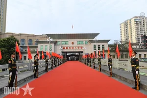 Vietnam and China Commemorate Border Defense Friendship Exchange to Strengthen Ties - image 6