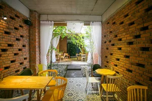 Stunning Da Nang Architecture: A Perfect Blend of Home and Cafe - image 0