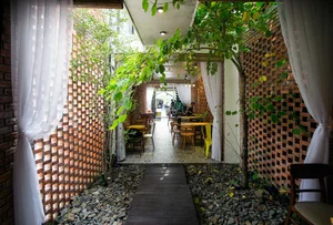 Stunning Da Nang Architecture: A Perfect Blend of Home and Cafe - image 2