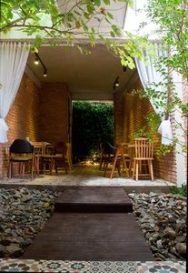 Stunning Da Nang Architecture: A Perfect Blend of Home and Cafe - image 3
