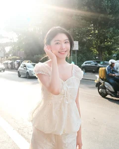 Lo Lem Captivates Fans with Disney Princess Vibes During European Vacation - image 10