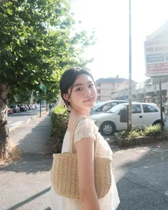 Lo Lem Captivates Fans with Disney Princess Vibes During European Vacation - image 9